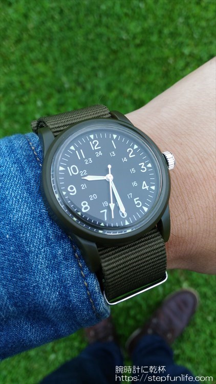 ダイソー ミリウォッチ MILI WATCH テスト電池付き 腕時計 黒色と緑色 腕時計(アナログ)