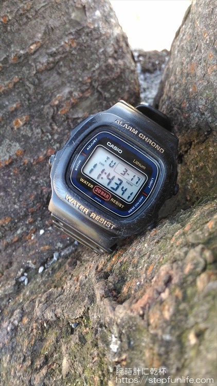 カシオ Casio Dw 310 レトロ感漂う丸いフォルム Gショック Dw 5600の原型モデル 腕時計に乾杯