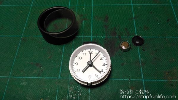 車の時計 ダイソー ミニアラームクロック 針の除去2