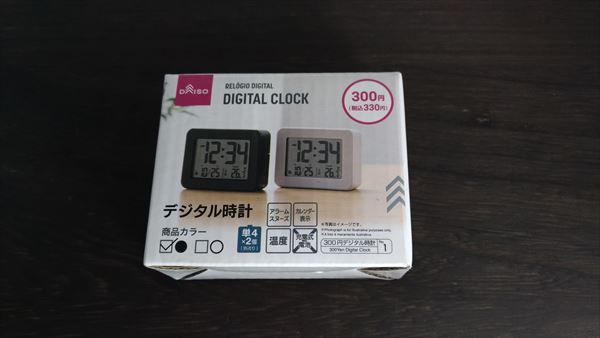 ダイソー 300円デジタル時計 パッケージ表