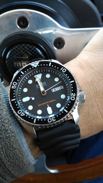 セイコー SKX007 (7s26-0020)。ブラックボーイの愛称で親しまれる