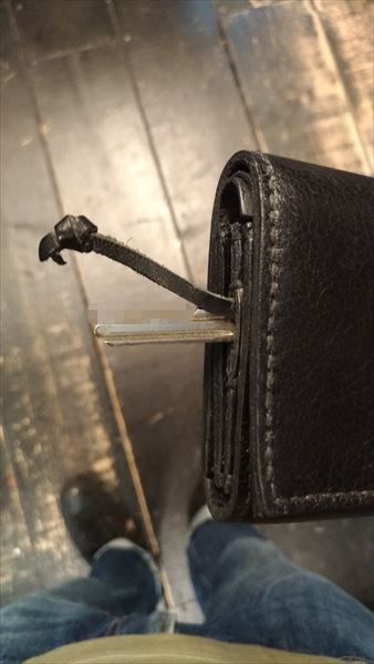 小さい財布を自作。飛び出す鍵2