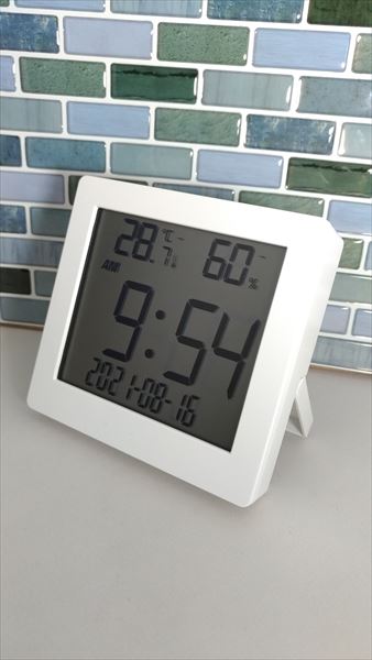 ダイソー 500円デジタル置時計（温湿度計付き）