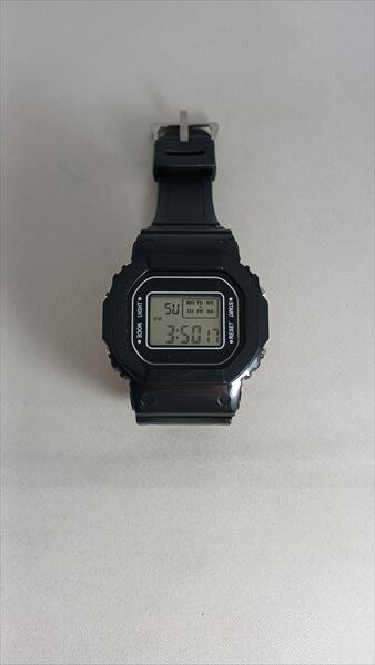 Gショックっぽい500円腕時計 正面