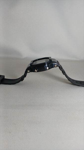Gショックっぽい500円腕時計 左サイド