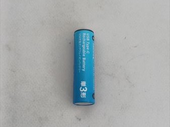 ダイソー リチウムイオンバッテリー充電池 1