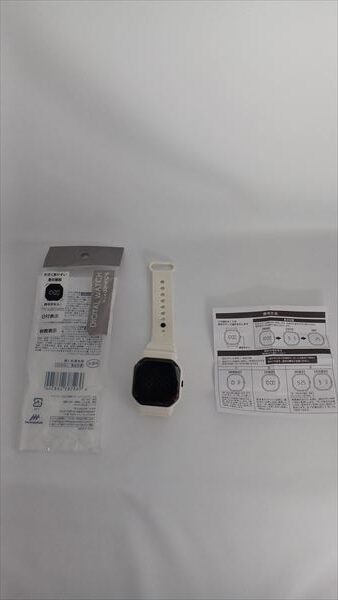 セリアデジタルウォッチ商品中身