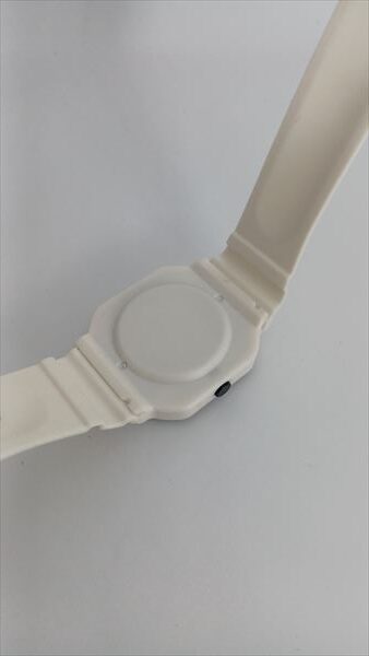 セリアデジタルウォッチ裏側