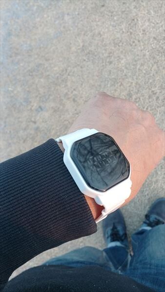 セリアデジタルウォッチ着用イメージ2